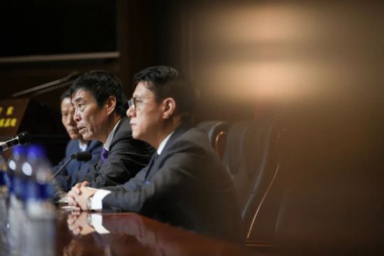 将观众拉回至70年前，重温抗美援朝战争的意义和中国军民共同守护的信念